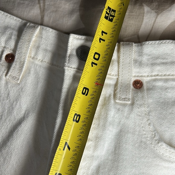 LEVI'S Premium Ribcage Cutoff Ivory Shorts Raw Hem Distressed Size 23” - Picture 7 of 9
